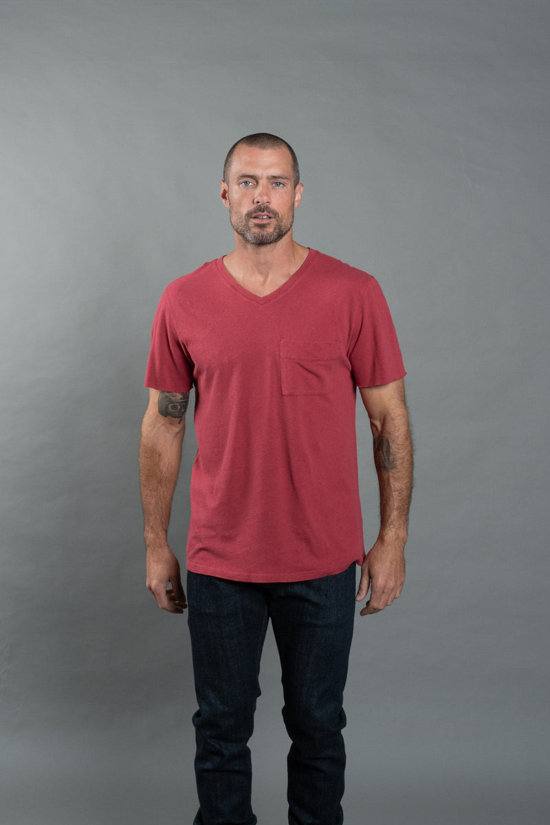 Men's Warren Wide Pocket Cotton Linen V-Neck Tee — Burnt Red