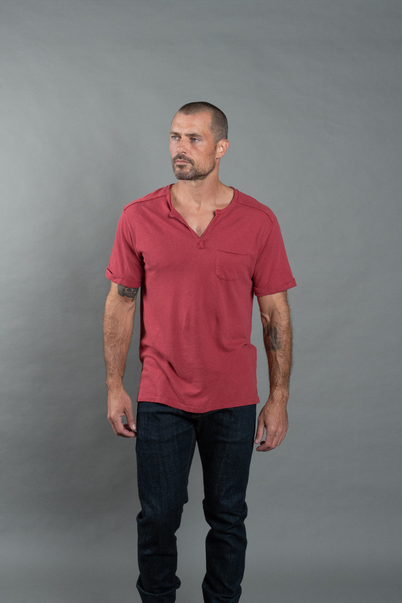 Men's Linen Blend Raw Edge Split V-Neck Tee — Burnt Red