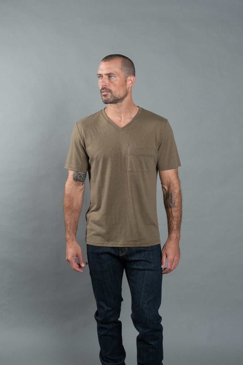 Men's Warren Wide Pocket Cotton Linen V-Neck Tee — Herb