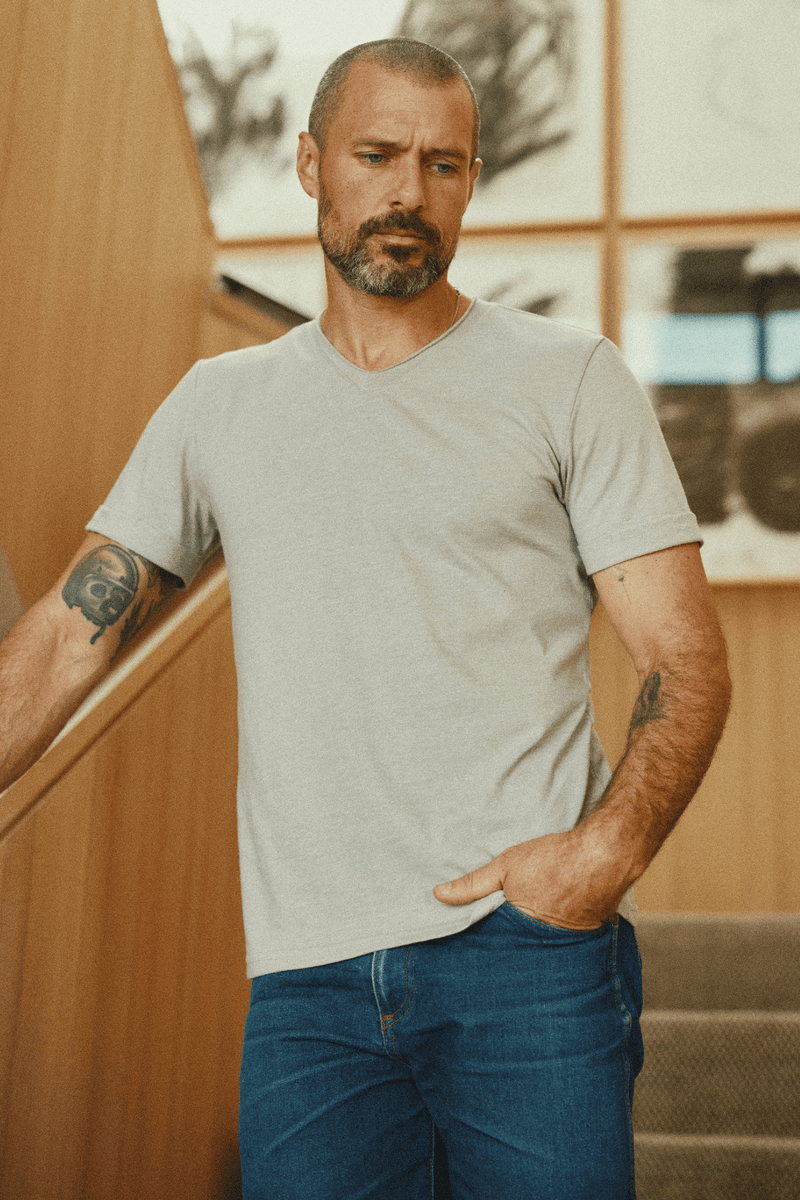 Men's Tri-Blend Stitch Sleeve V-Neck Tee — Dove Grey