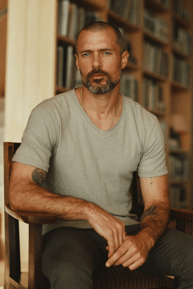 Men's Cotton Linen V-Neck Tee — Dove Grey