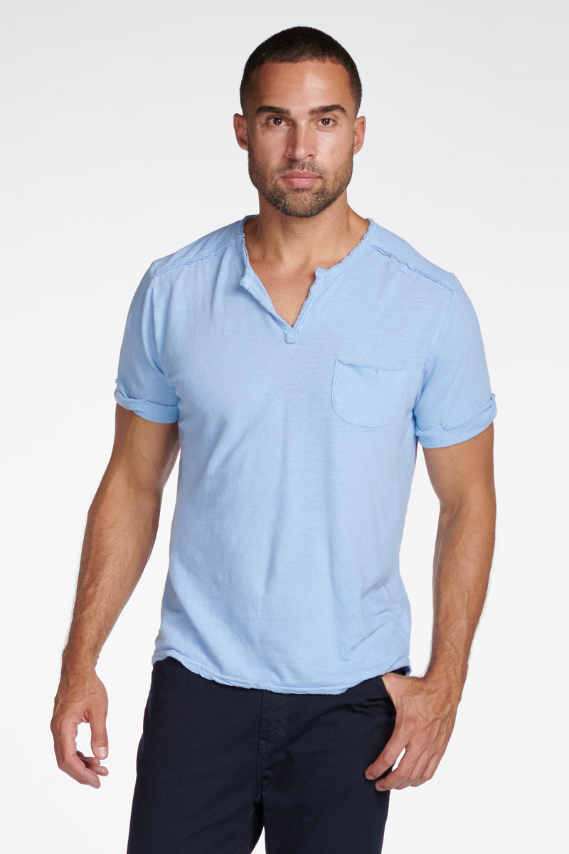 Men's Linen Blend Raw Edge Split V-Neck Tee — Sky
