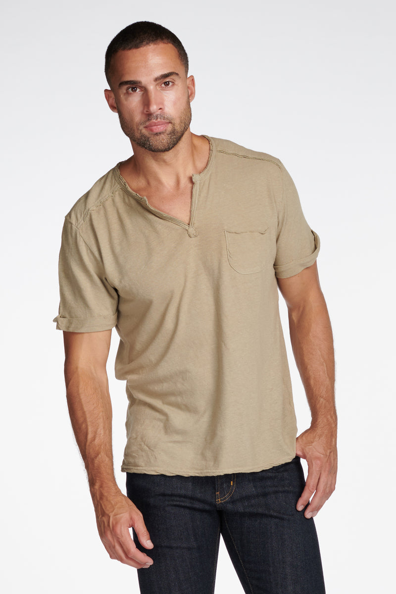 Men's Linen Blend Raw Edge Split V-Neck Tee — Silver Mink