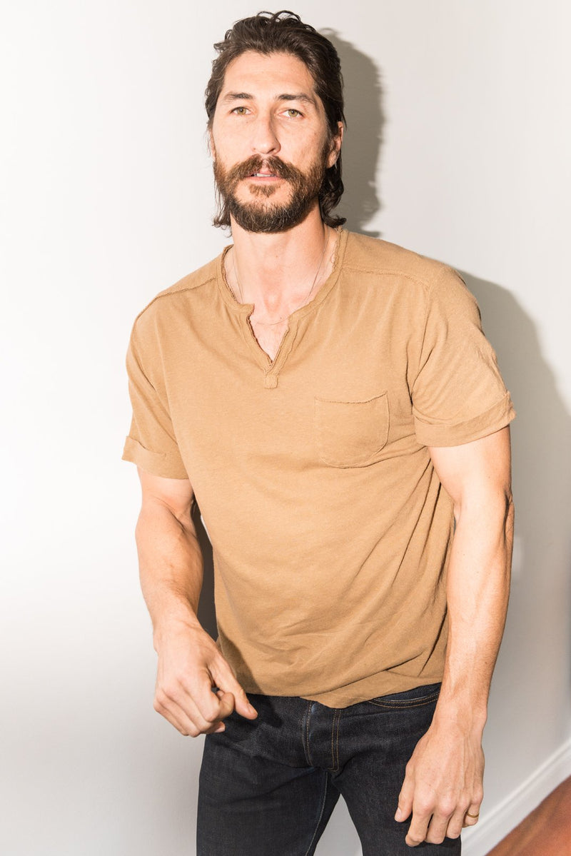 Men's Linen Blend Raw Edge Split V-Neck Tee — Camel
