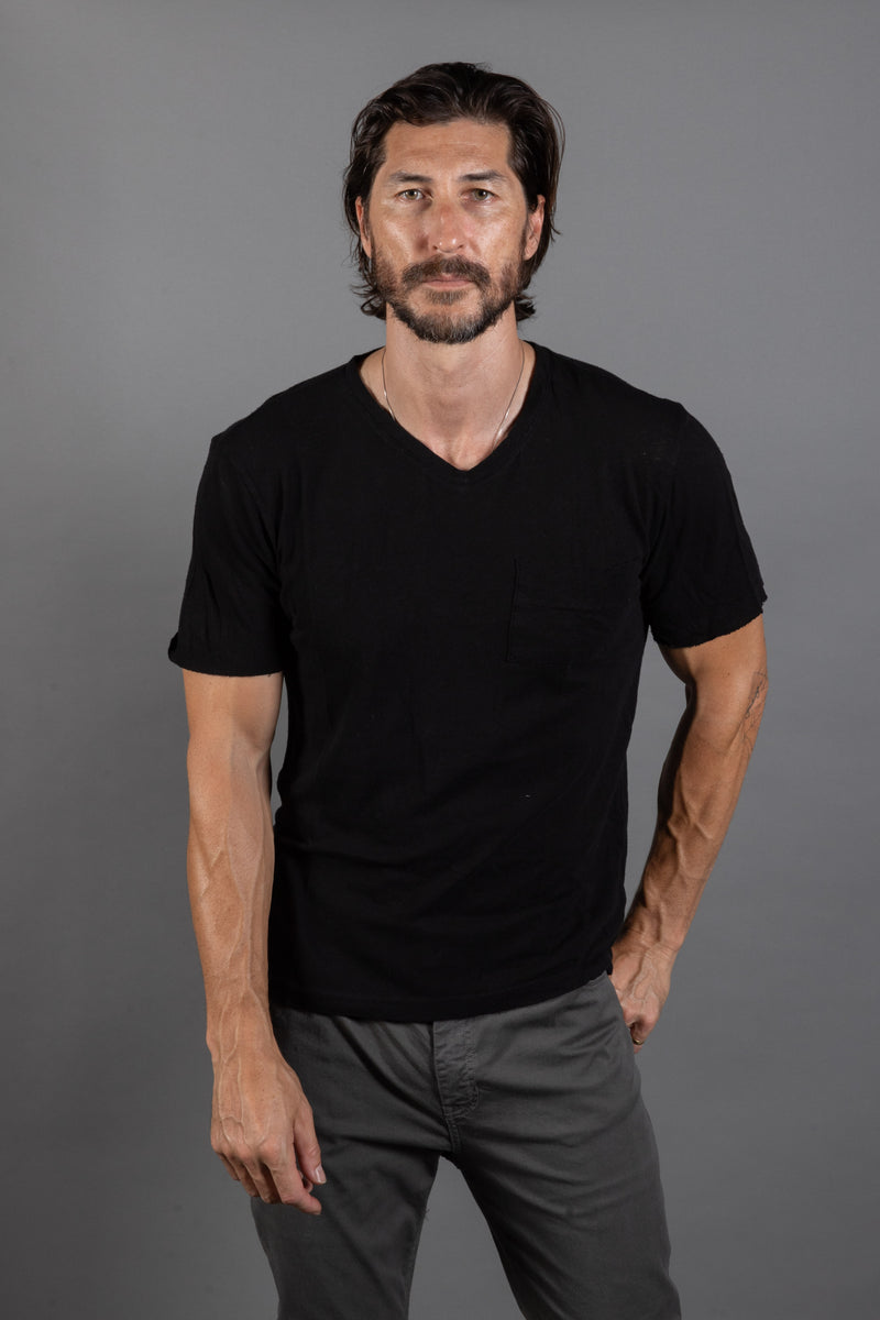 Men's Warren Wide Pocket Cotton Linen V-Neck Tee — Black