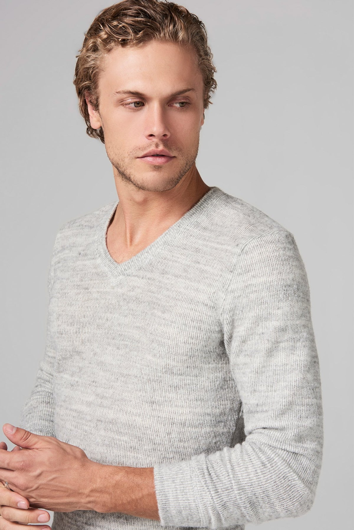 MELANGE-V-NECK-PULLOVEE-