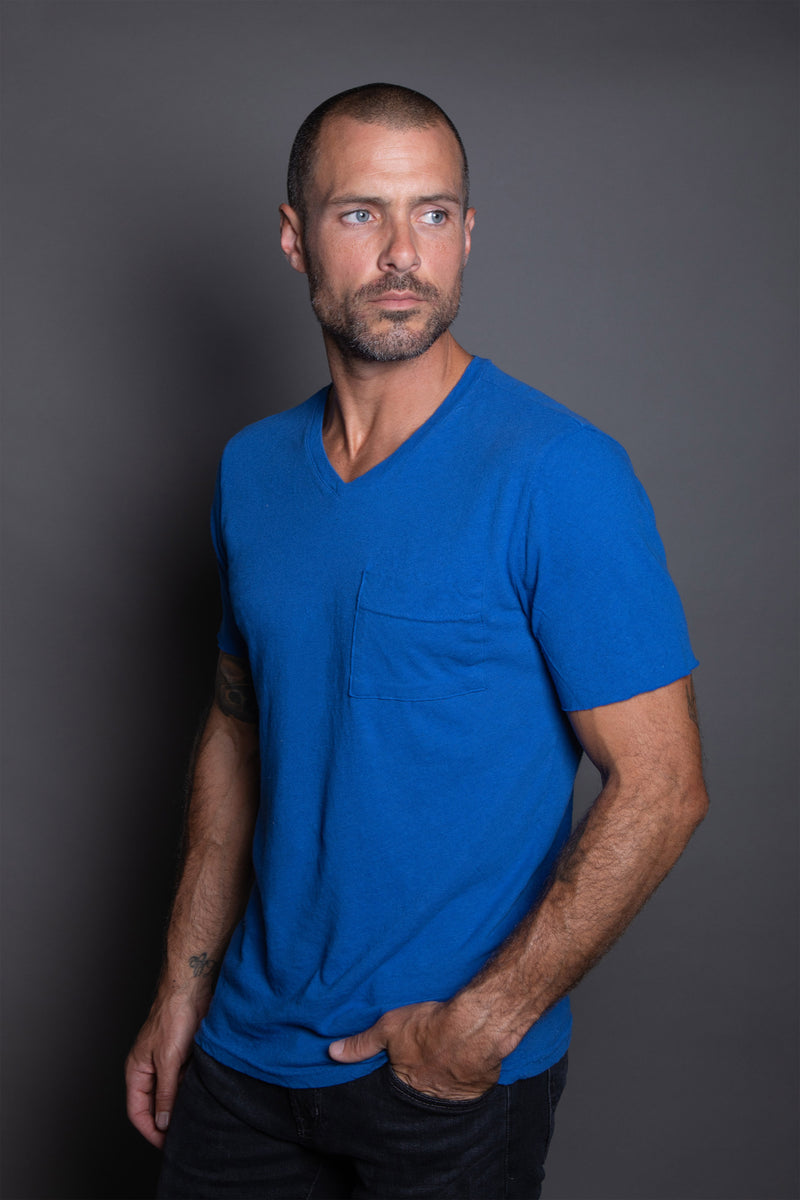 Men's Warren Wide Pocket Cotton Linen V-Neck Tee — Electric Blue